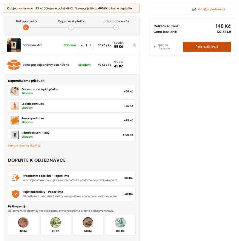 Košík e-shopu PaperTime s automatickým balným, doporučenými doplňky, přednostním odesláním, pojištěním a dýškem